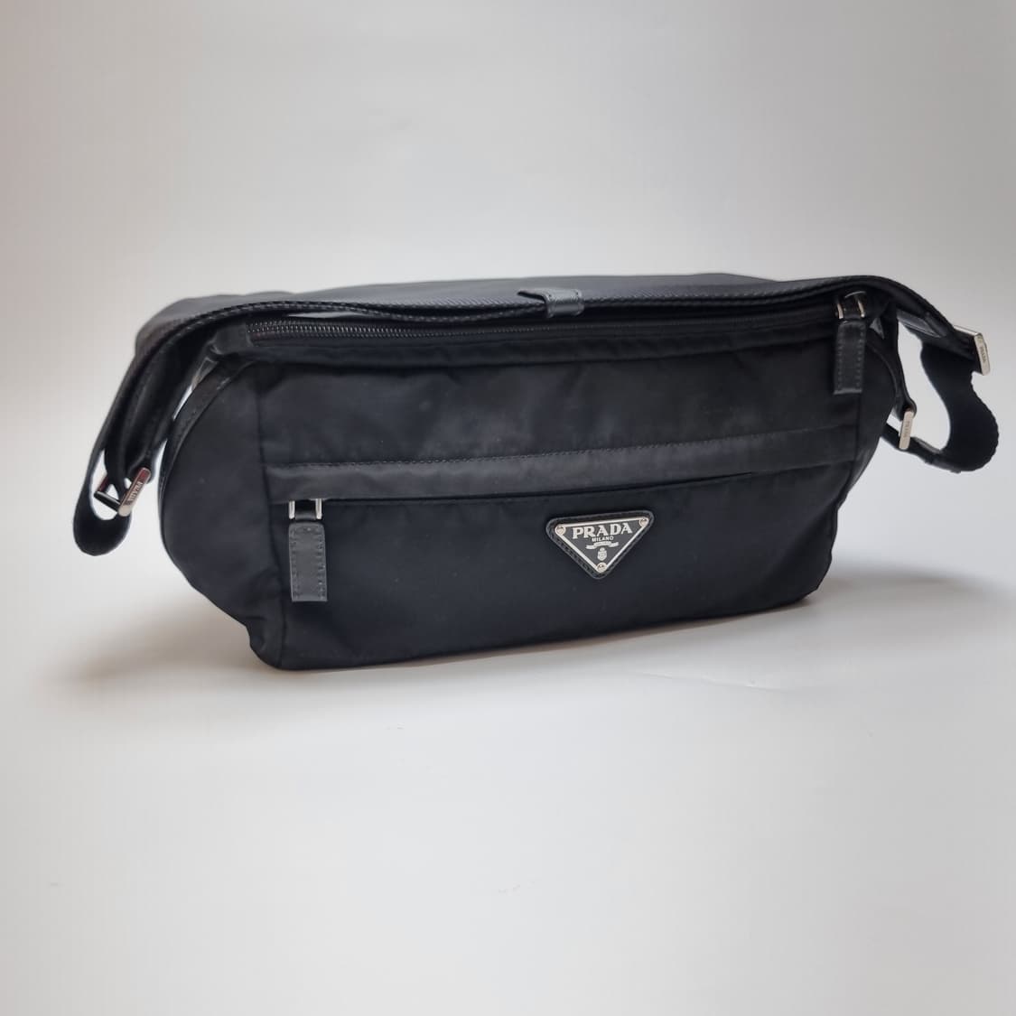 프라다 PRADA 리나일론 바이커백 미듐 크로스백 벨트백(2VH994) 상품이미지3