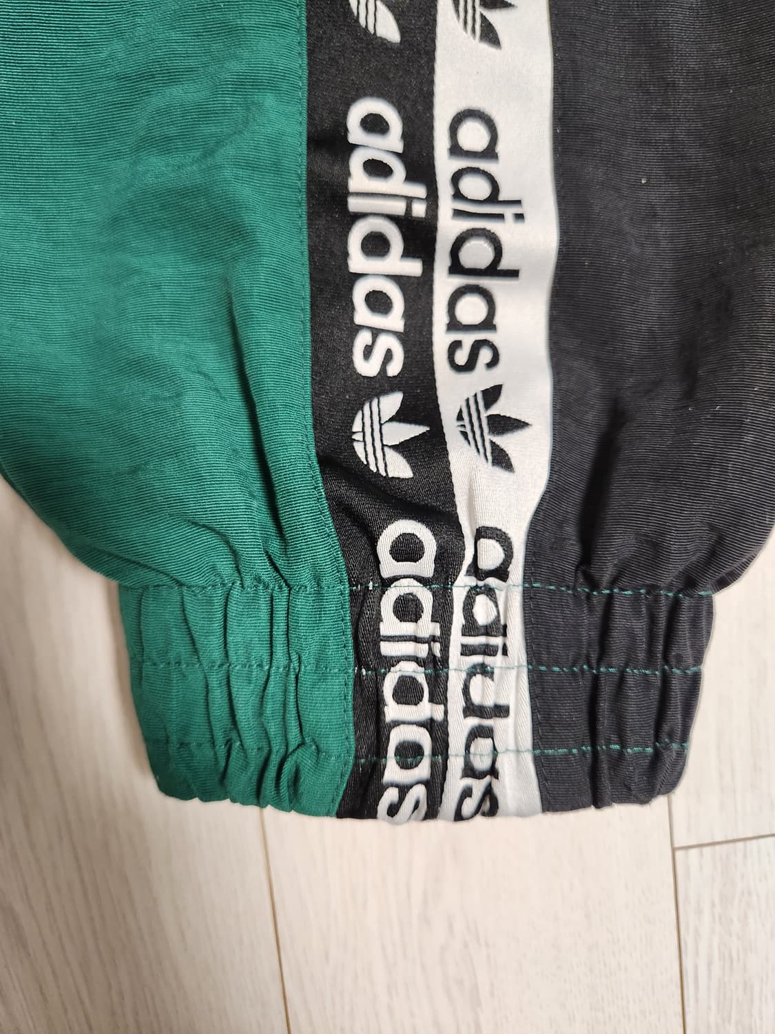 아디다스 R.Y.V A 트랙팬츠 그린 사이즈L (세트 아노락같이 드려요) 상품이미지3