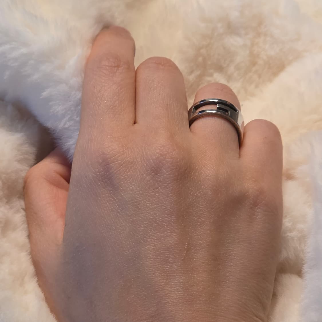 구찌 실버925 브랜디드 G 컷아웃 반지(14호) 상품이미지4