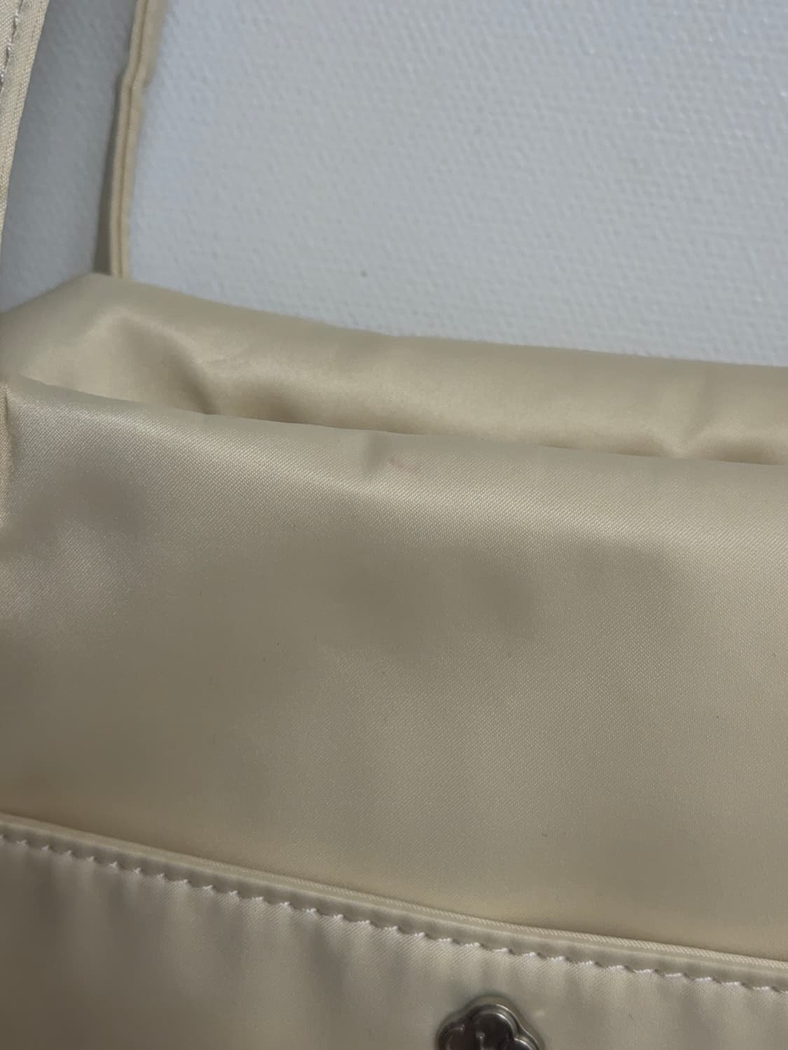 히어리 오로라 셔링 더플백 아이보리 상품이미지5