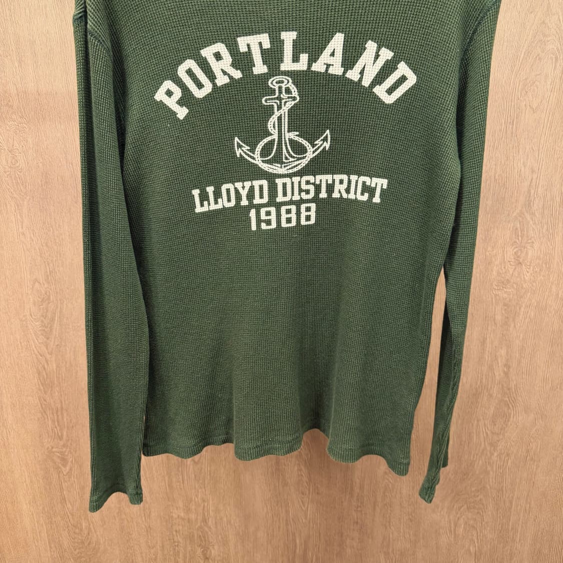 챔피온 롱슬리브 와플 니트 티셔츠 소매 로고 패치 디테일 레귤러핏 카키 상품이미지5