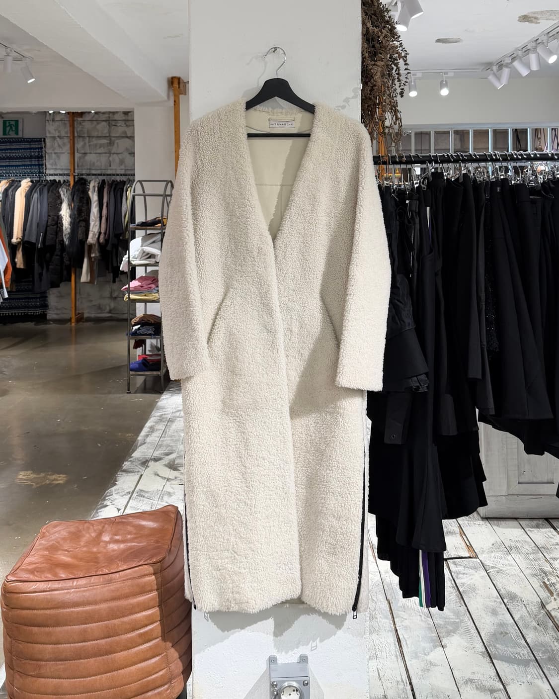 이네스앤마샬 아이보리 노카라 사이드 지퍼 테디 코트 상품이미지1