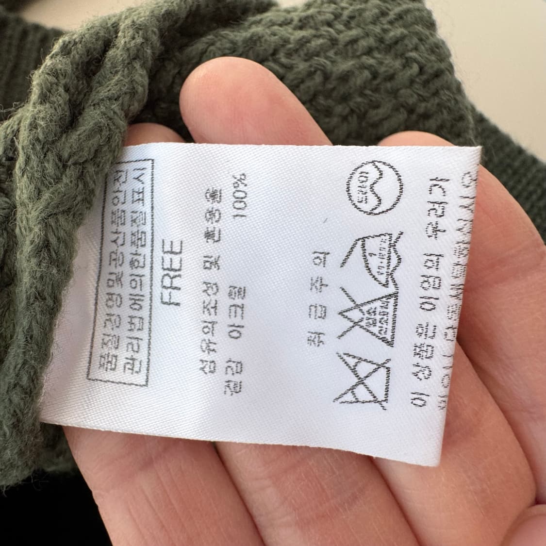 카키 라운드넥 케이블 니트 스웨터 상품이미지9