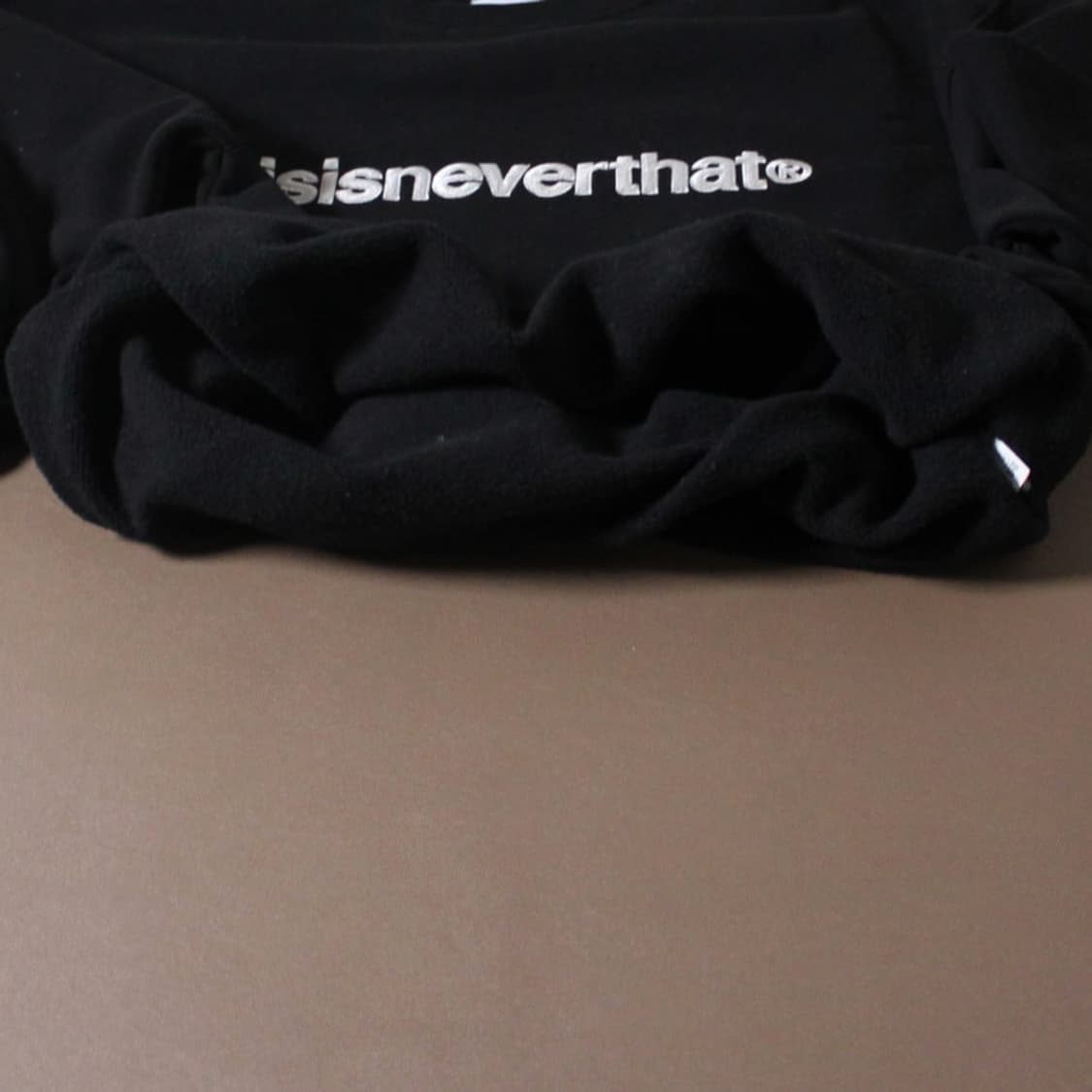  Thisisneverthat 디스이즈네버뎃 기모 블랙 맨투맨 상품이미지3