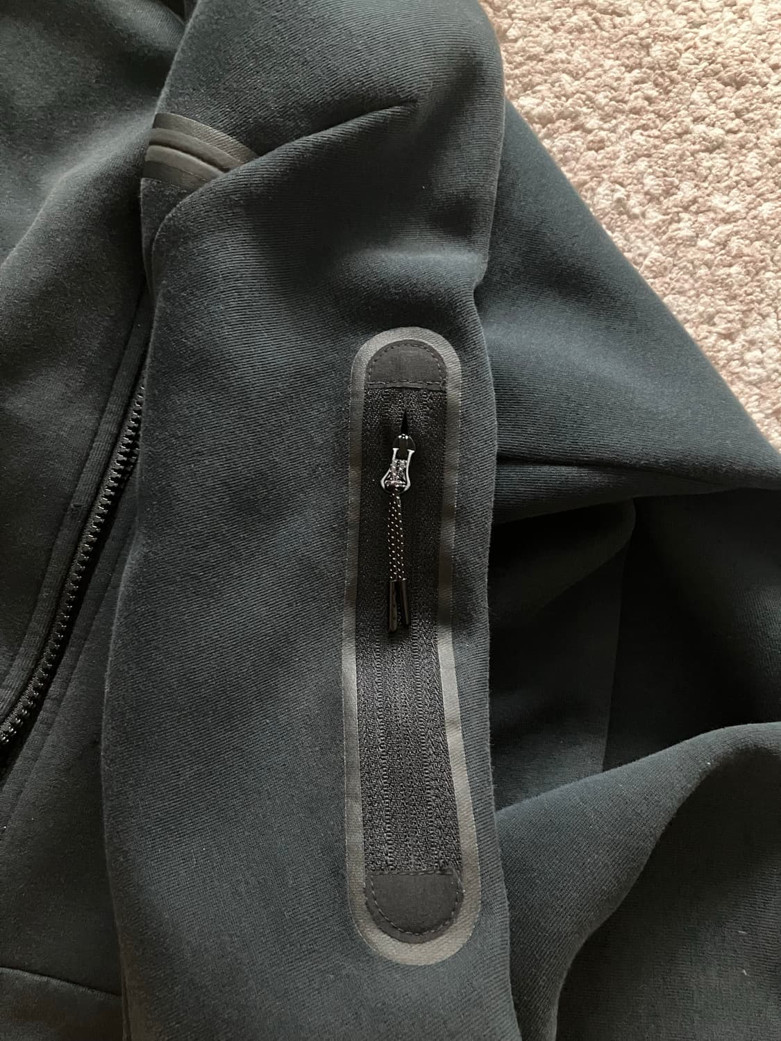 나이키 테크팩 L  상품이미지2