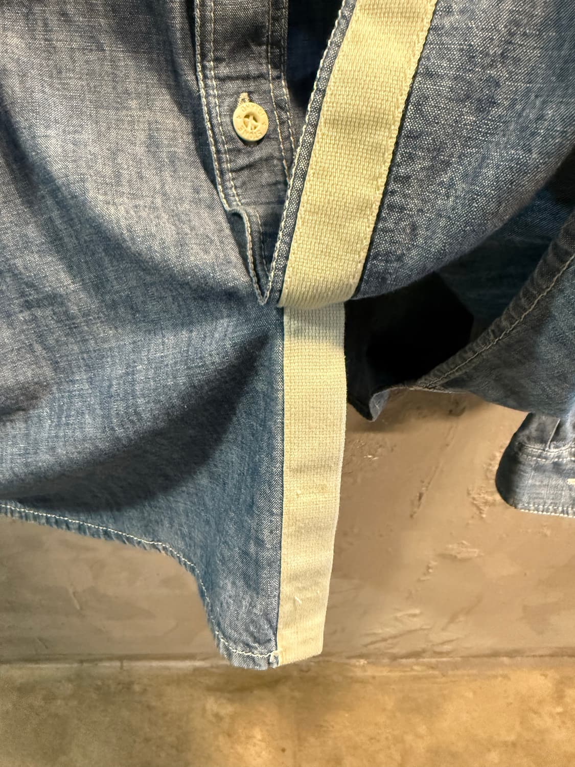 M 스톤아일랜드 STONE ISLAND 샴브레이 투포켓 셔츠 블루 상품이미지6