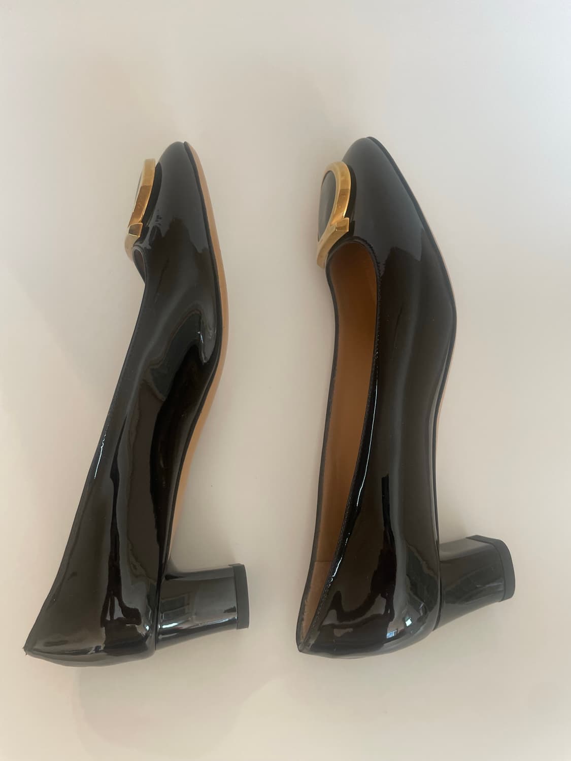 페라가모 네이비블루 간치니 펌프스 상품이미지5