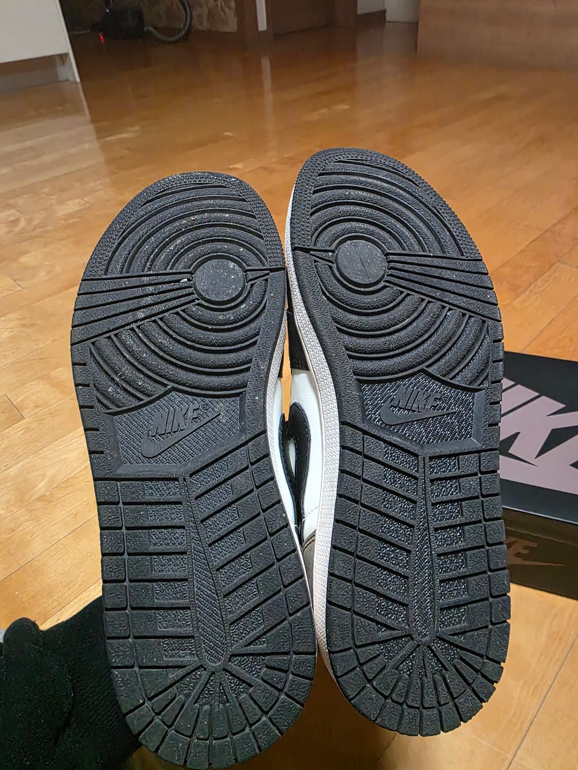 [실착 0회]나이키 조던 1 레트로 로우 OG 모카 265 상품이미지4