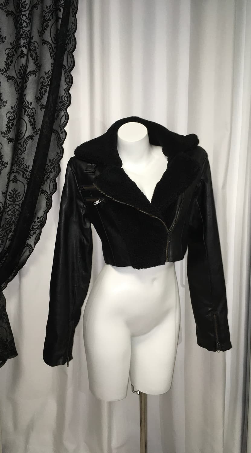 Sio seoul 시오서울 크롭 레더 무스탕 상품이미지1