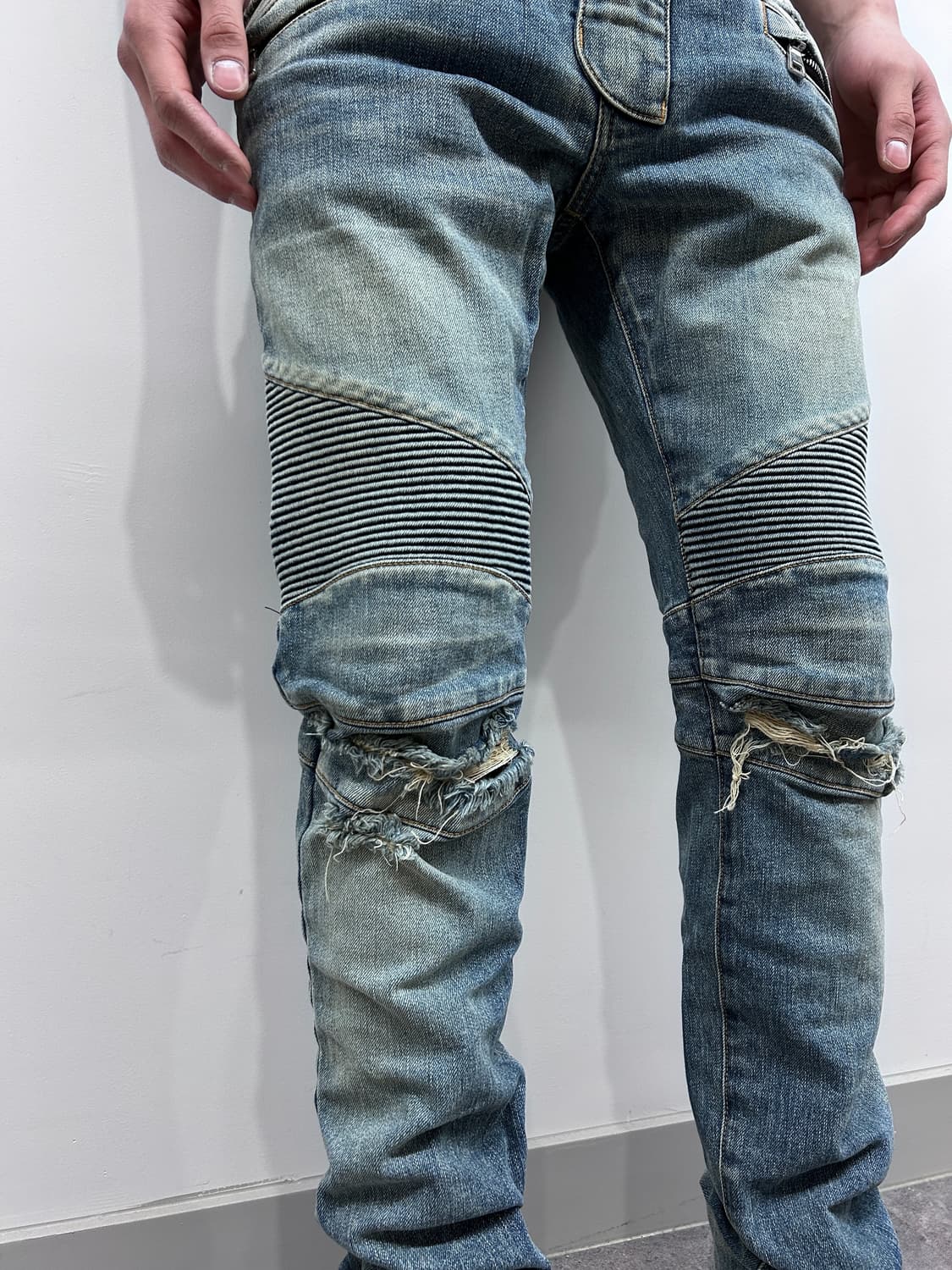 발망 16fw 디스트레스드 바이커 팬츠 상품이미지2