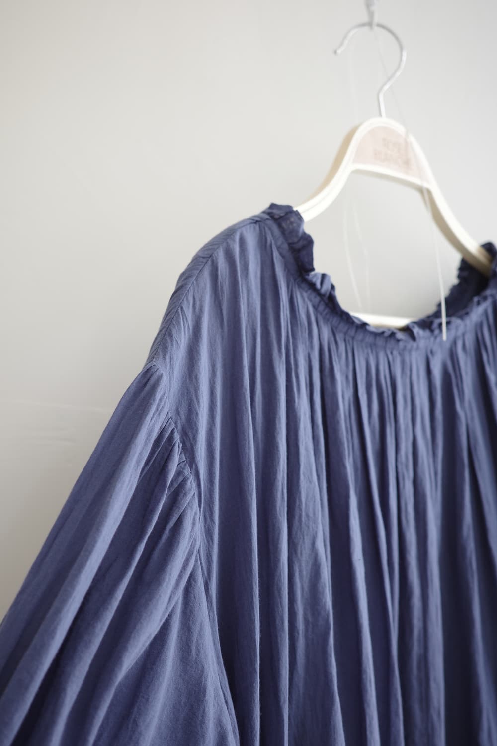 wordtrobe
• 딥블루 아사면 샤링 롱 원피스 상품이미지3