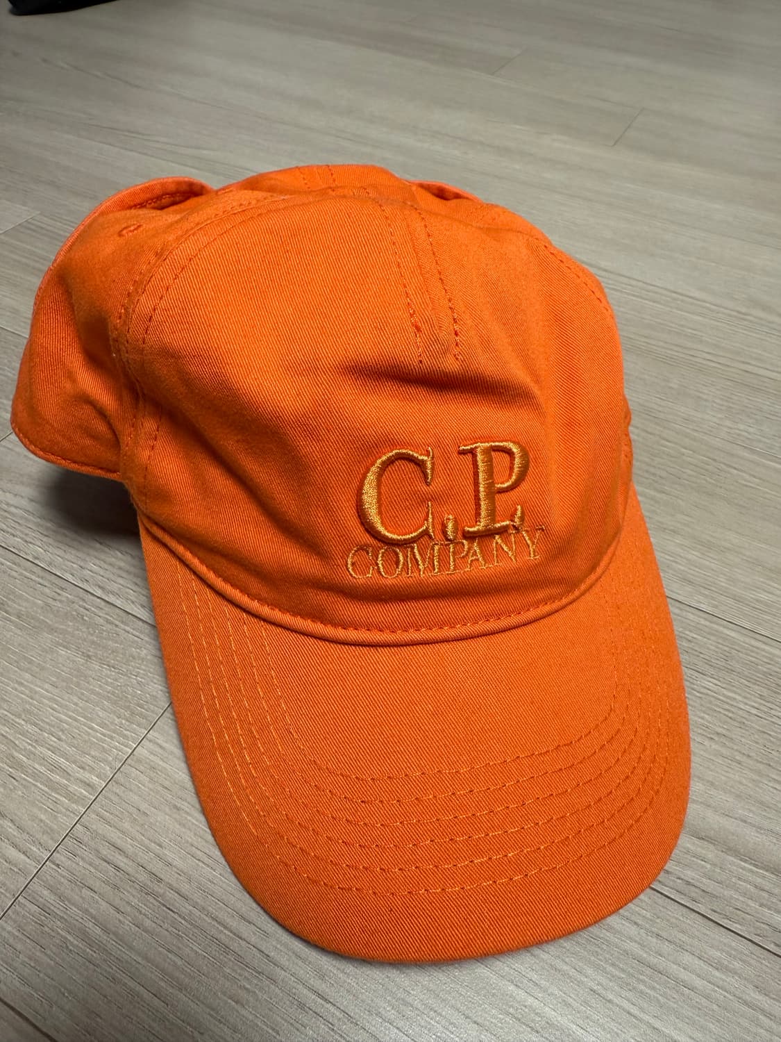 CP컴퍼니 고글캡 L 오렌지 / 사용감 거의 없음 / 실착 0회 상품이미지1