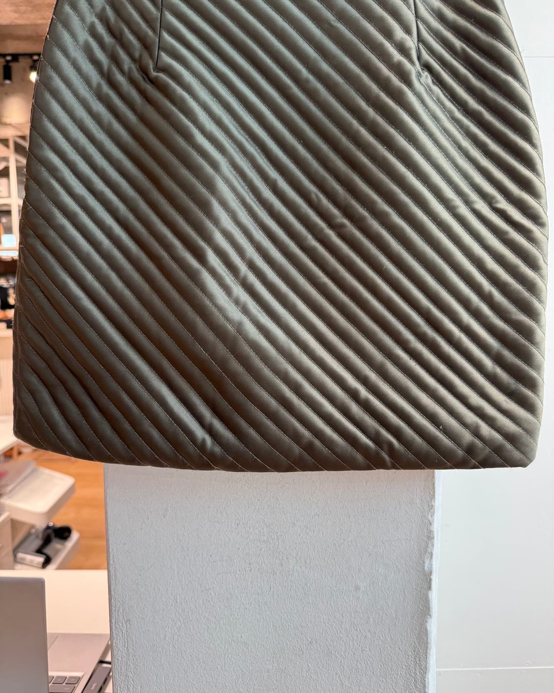 산드로 올리브 퀼팅 미니스커트  상품이미지7