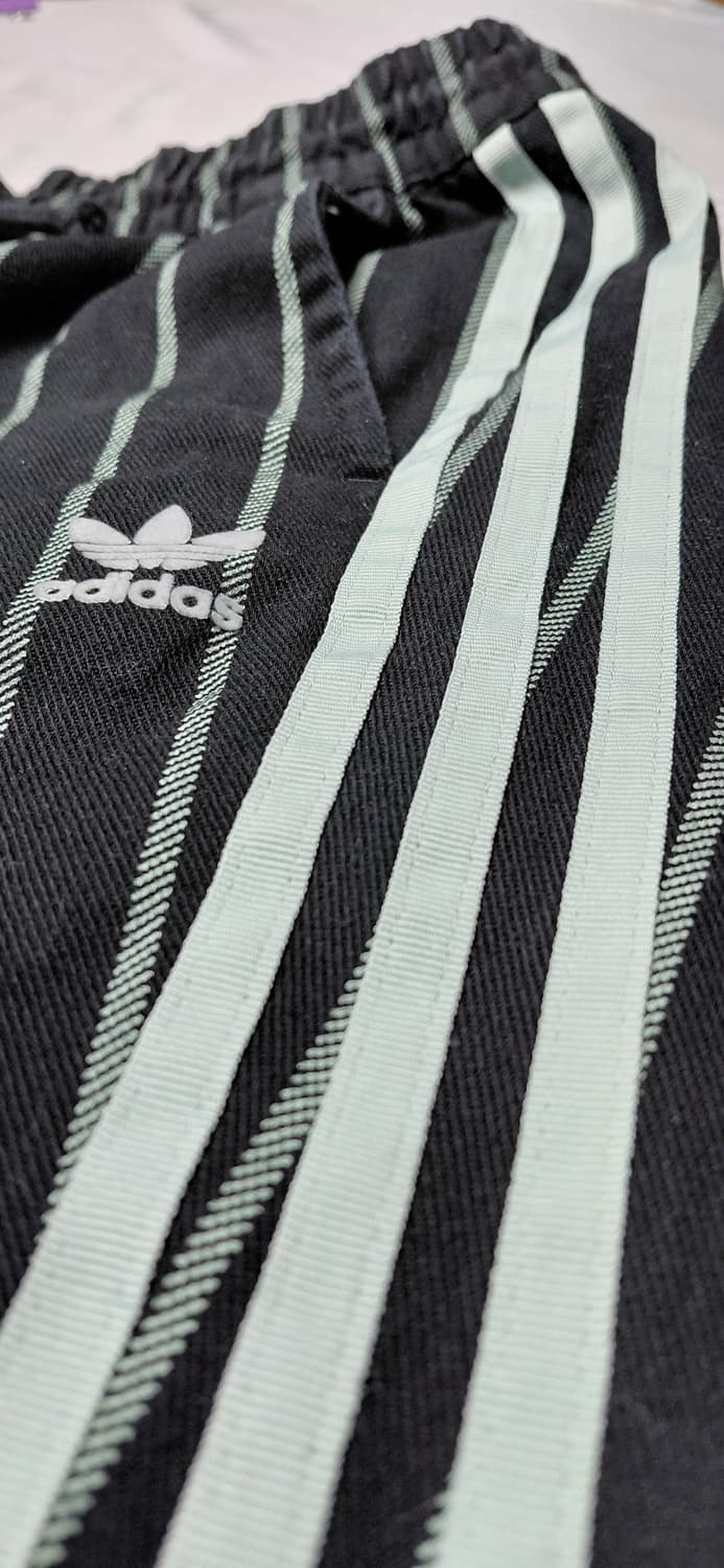 [정품] 아디다스 오리지널스 핀스트라이프 트랙 팬츠 (DU9886) 상품이미지4