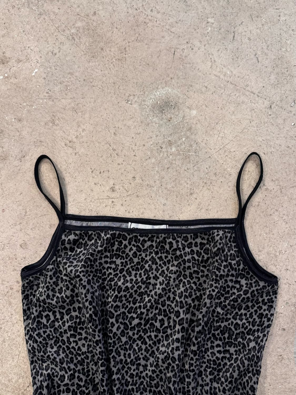 벨벳 레오파드 슬리브리스 상품이미지2