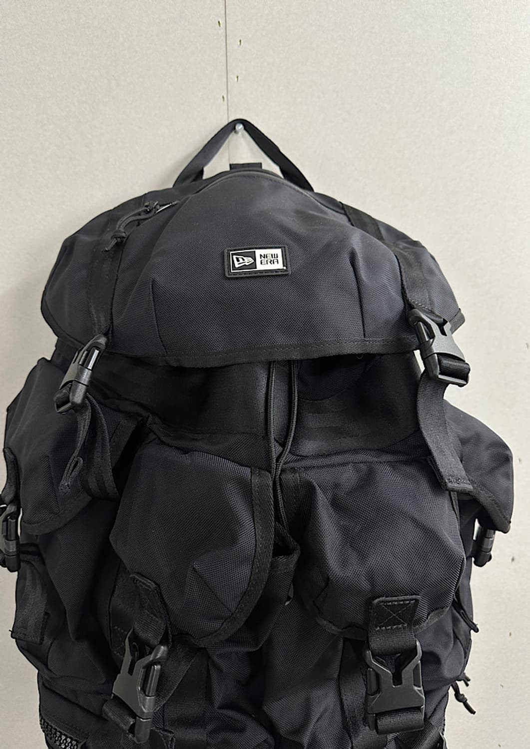 뉴에라 멀티포켓 백팩  상품이미지2