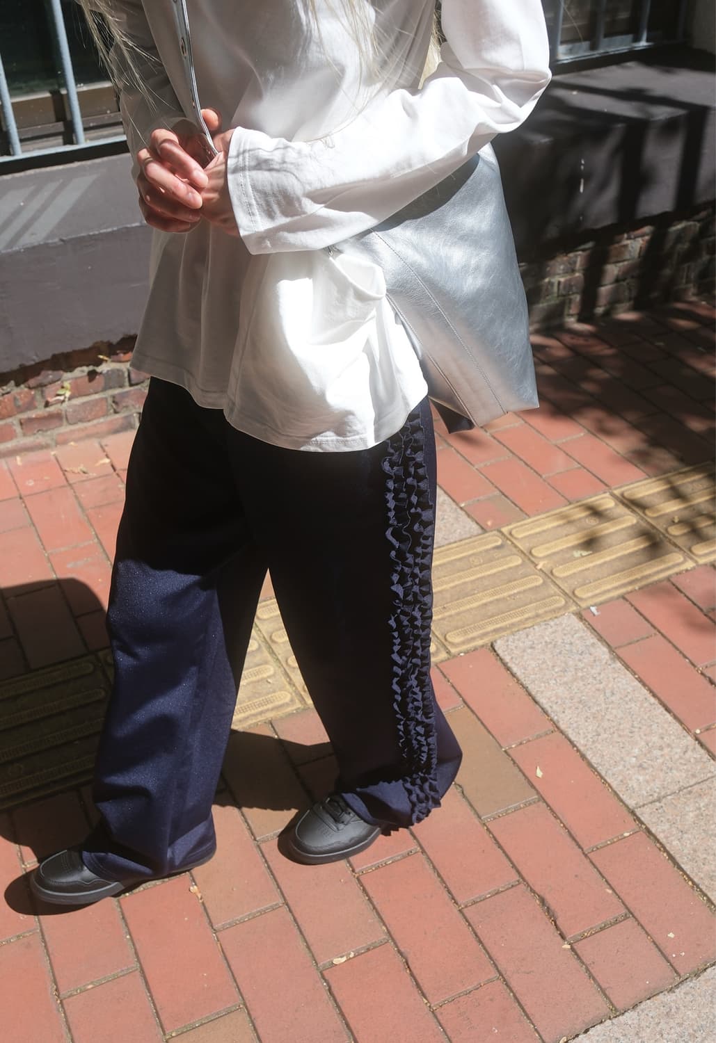 생긴스튜디오 Ruffle Track pants 상품이미지1