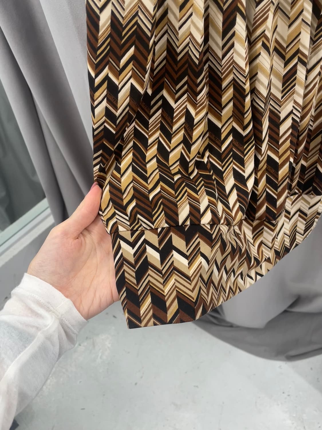 기하학 패턴 슬리브리스  상품이미지3