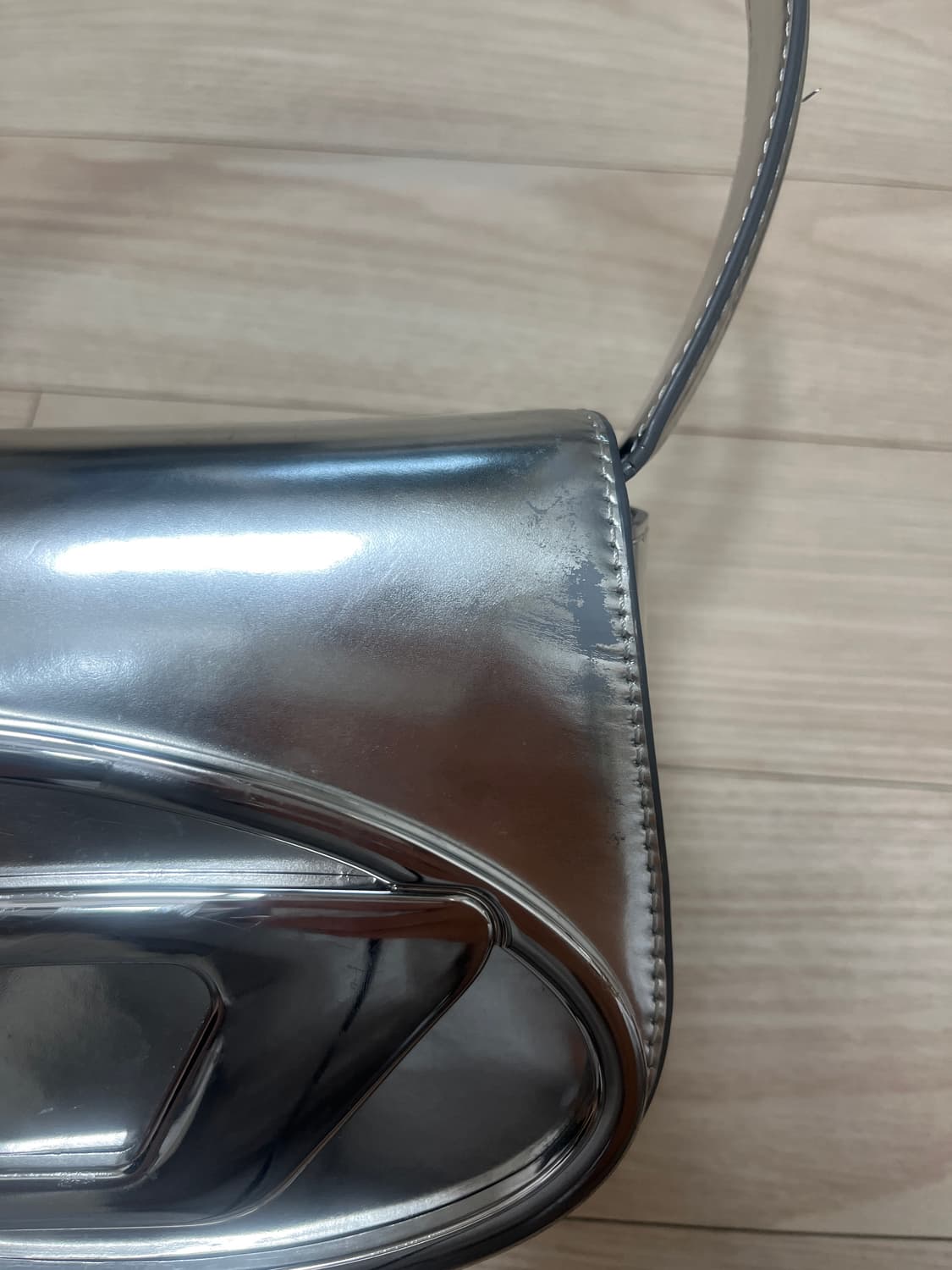 디젤 1DR 숄더백 실버 상품이미지3