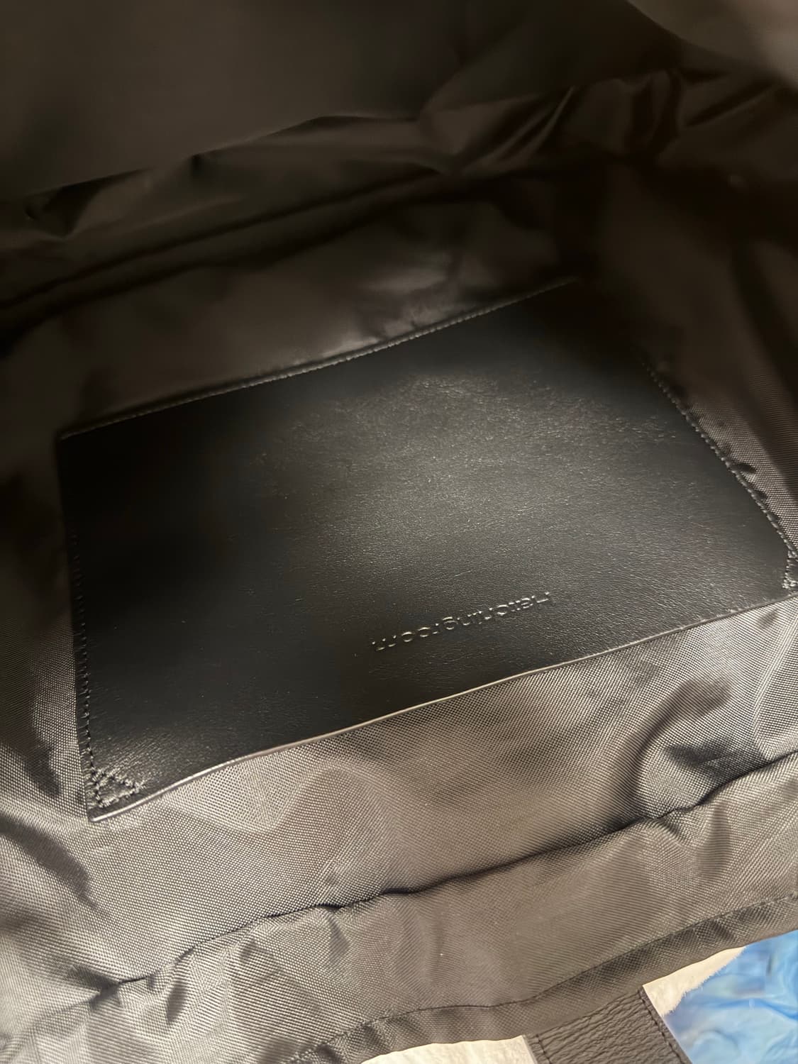 해칭룸 크로스백 Wavy Bag High Density Nylon 상품이미지2