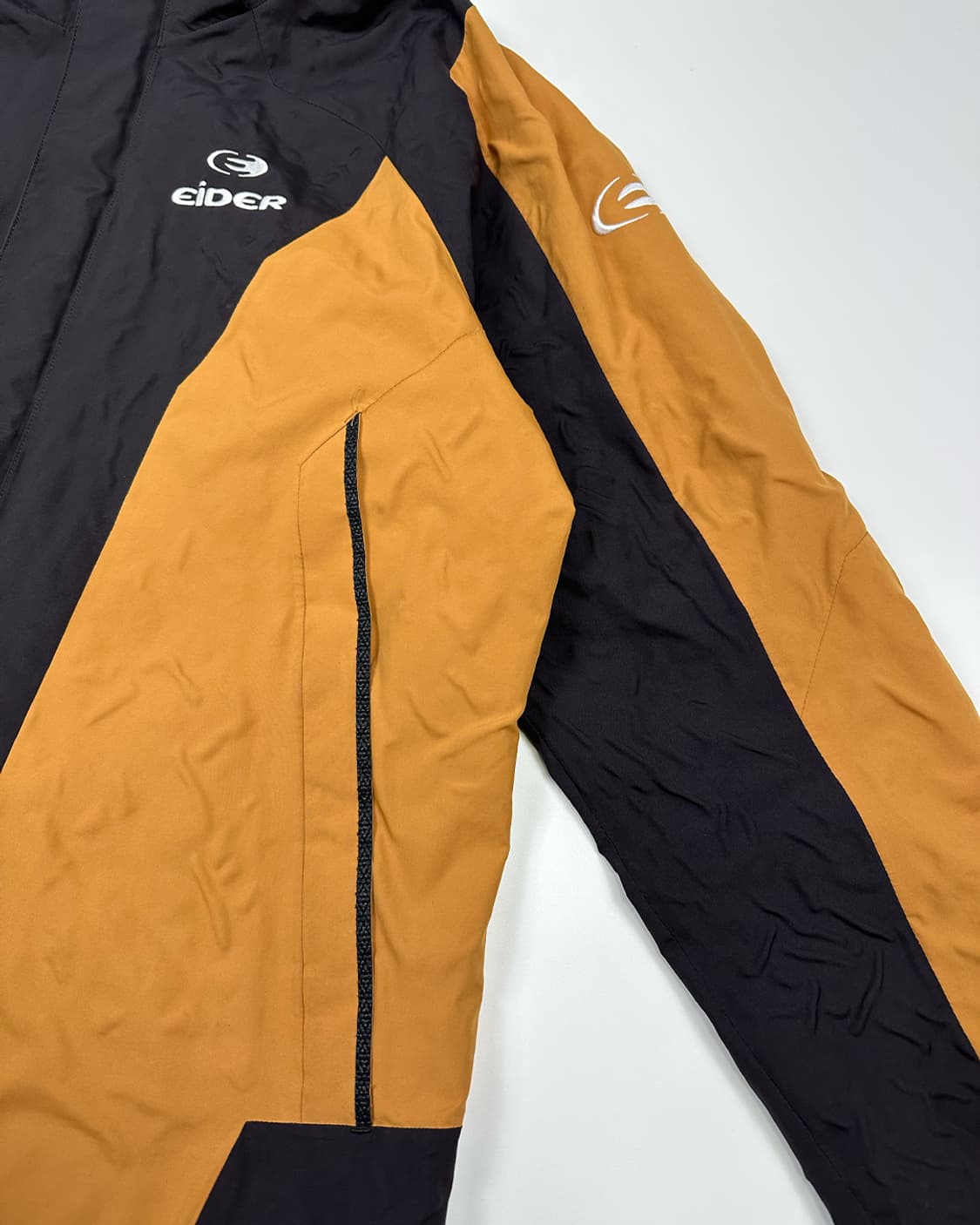 아이더 배색 바람막이 상품이미지3