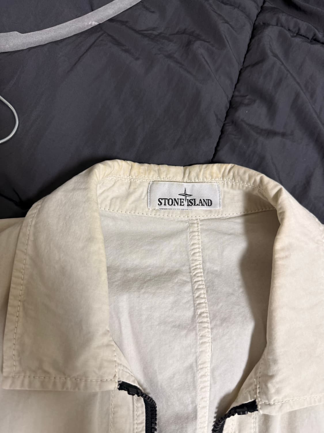 스톤 아일랜드 올드이펙트 오버셔츠 라이트 그레이 상품이미지3