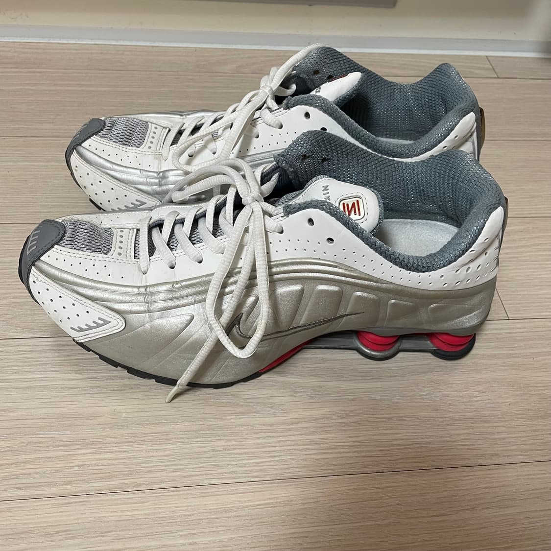 나이키 샥스 R4 커멧레드 255 상품이미지1