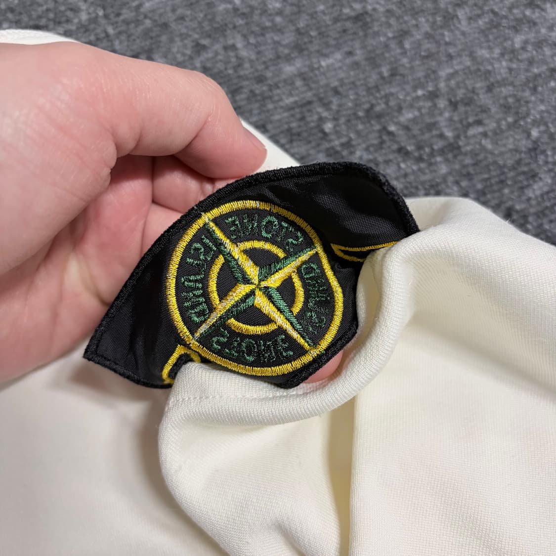 스톤아일랜드 와펜 패치 맨투맨 상품이미지5