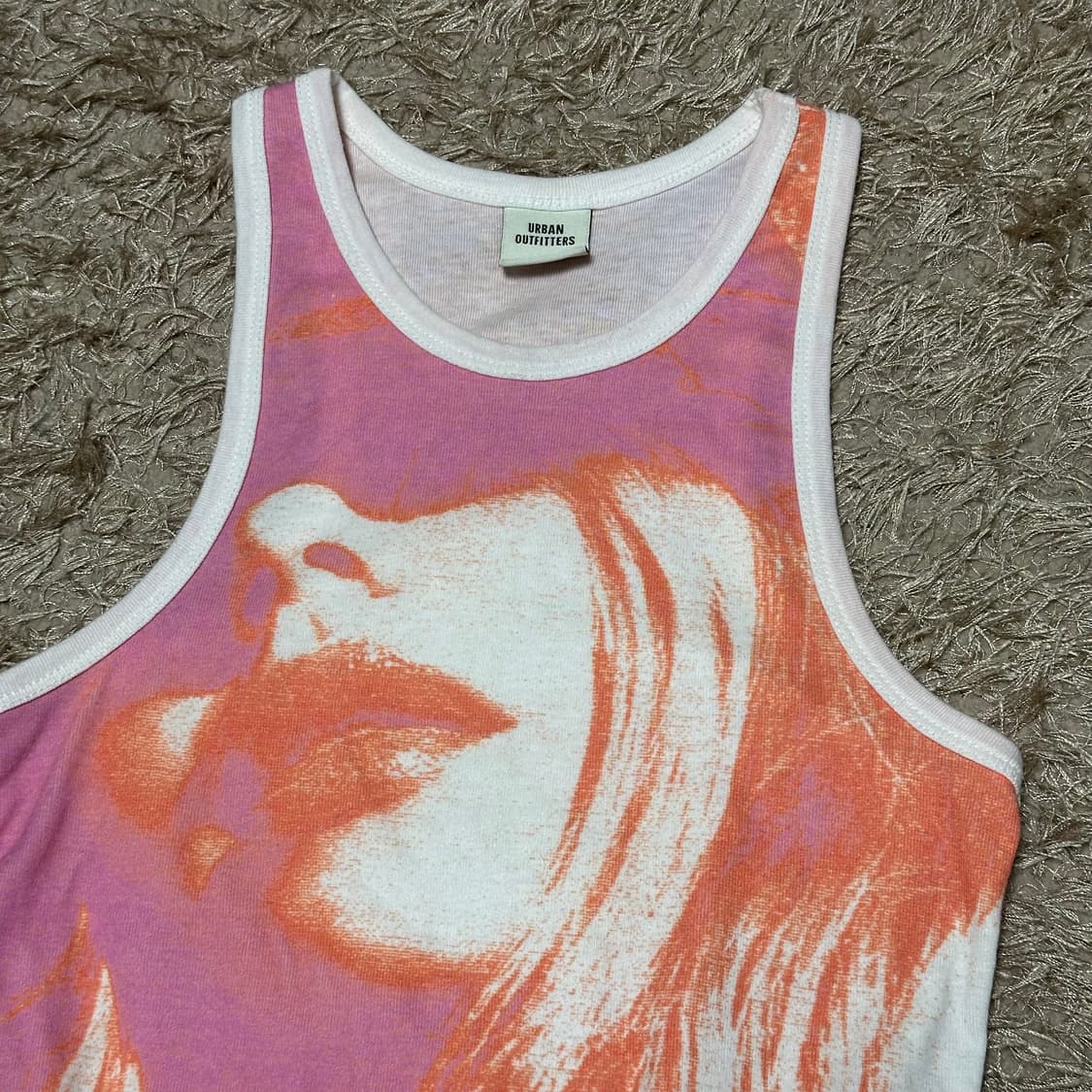 어반아웃피터스 그래픽 탑 슬리브리스 y2k 상품이미지2