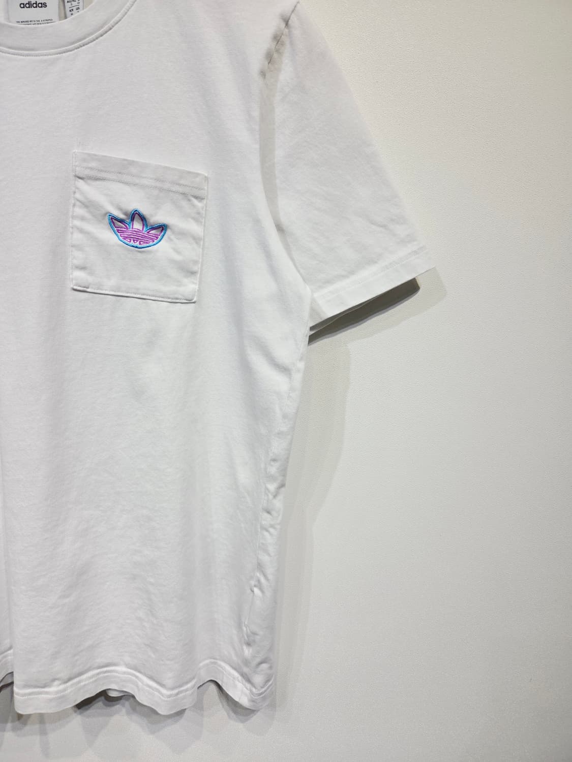 아디다스 오리지널스 네온 라인 빅로고 포켓 반팔 티셔츠 상품이미지5