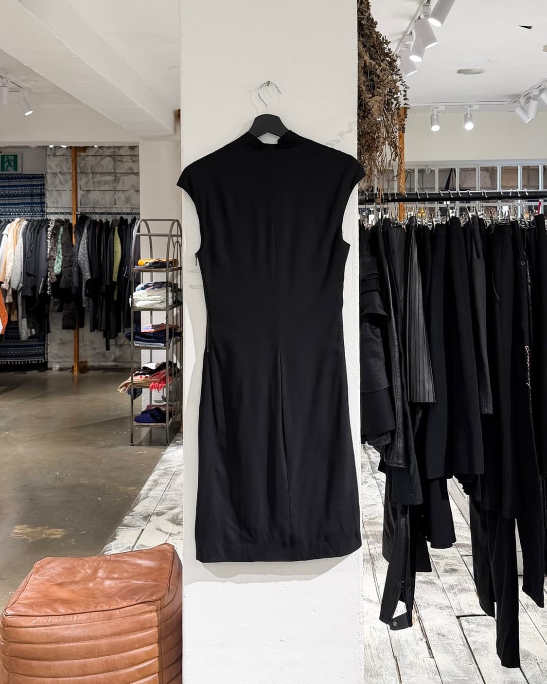 헬무트랭 블랙 게더링 랩 스타일 슬리브리스 롱 원피스 상품이미지6