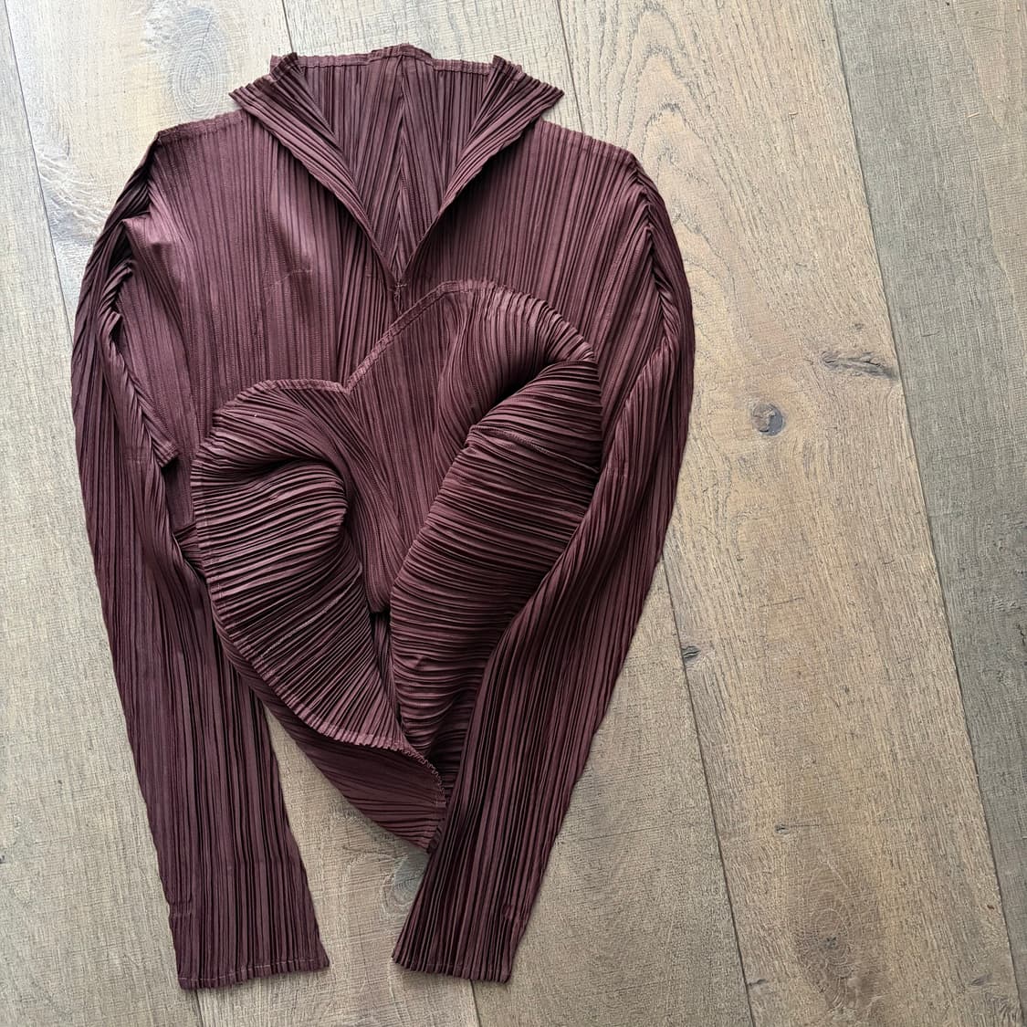 Ruffle Cutoff Detail Pleats Blouse 상품이미지6