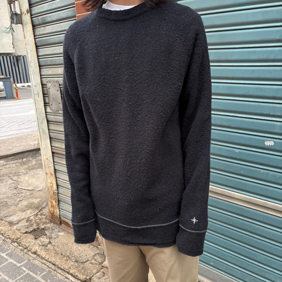 스톤아일랜드 로우컷 헤어리 자수 스웨터 상품이미지2