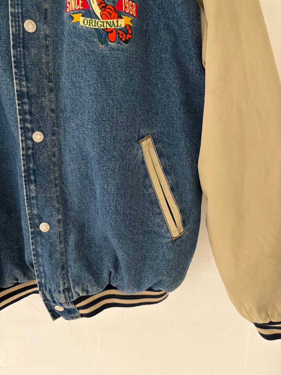 90's vtg Disney Tigger 1968 Denim Varsit 상품이미지3