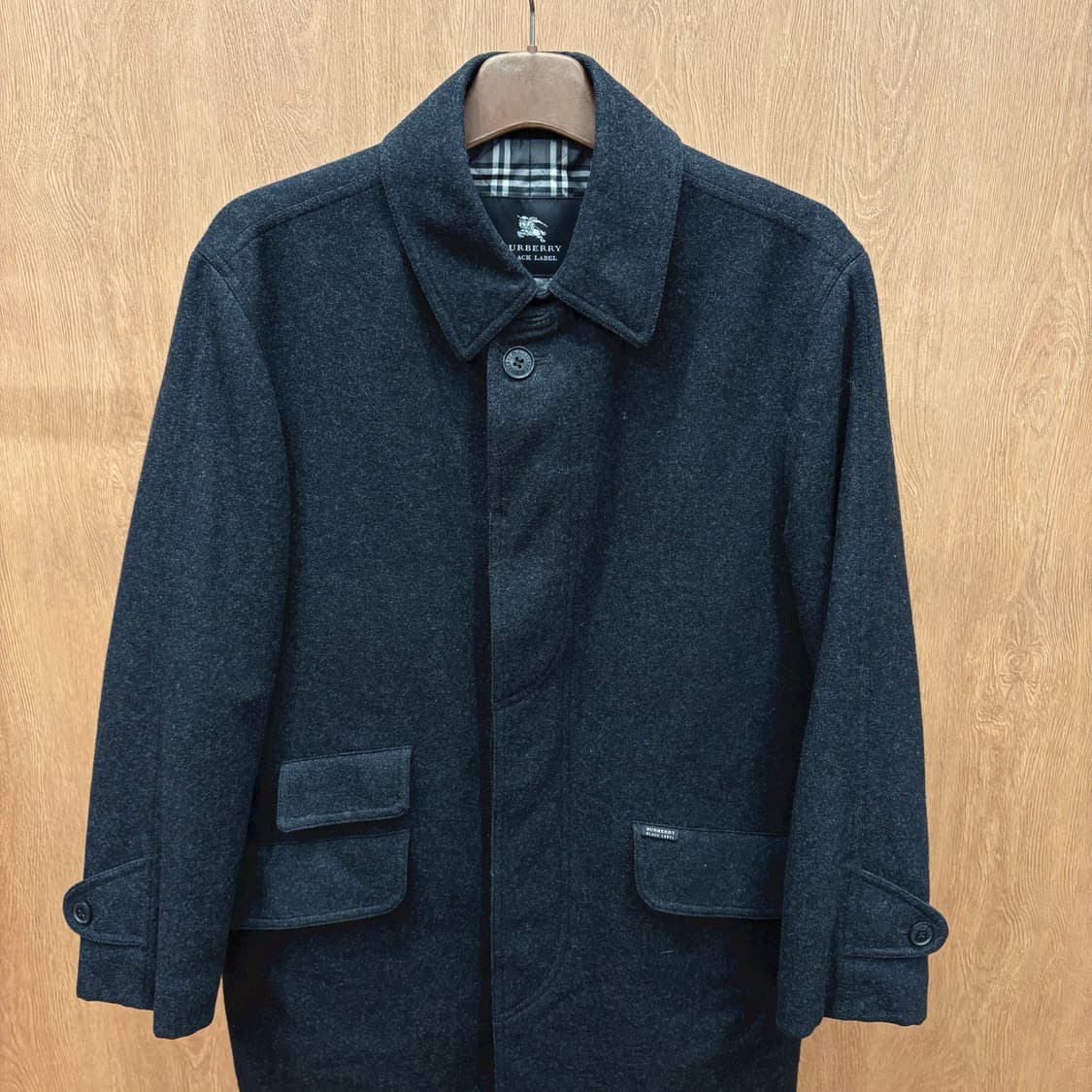 버버리 블랙 라벨 하프 울 코트 히든 집업 배색 체크 안감 디테일 차콜 상품이미지4