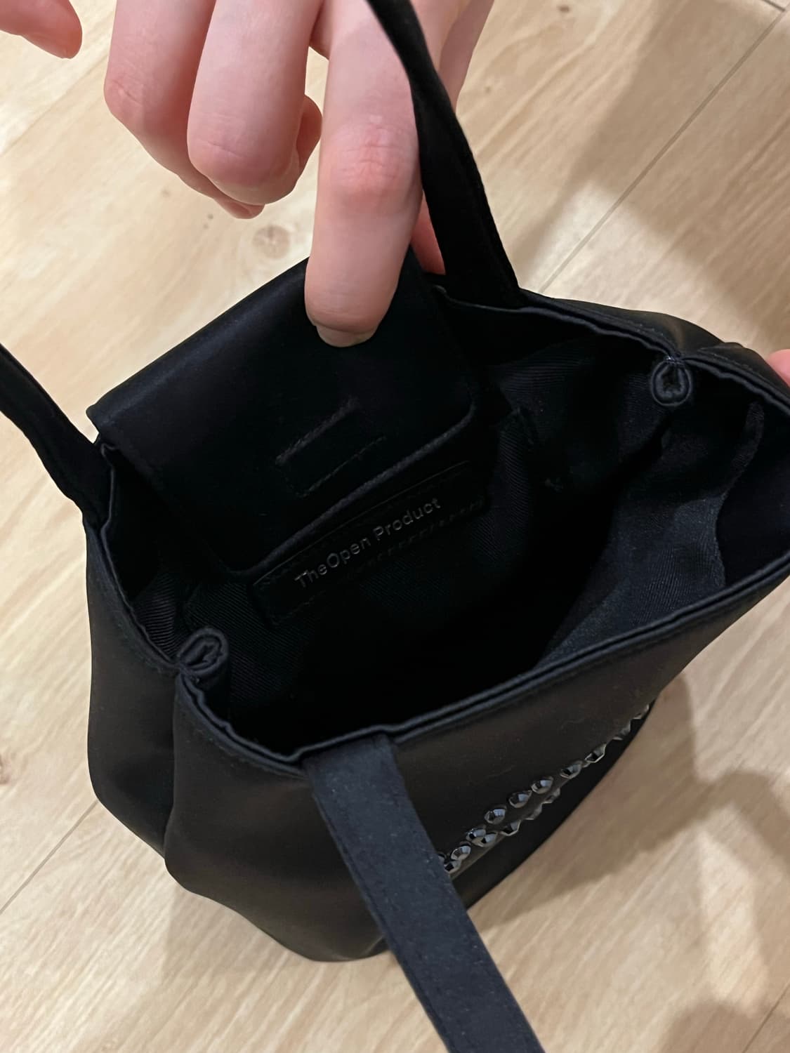 Openyy 오픈 와이와이 사틴 로고 토트백 블랙 상품이미지2