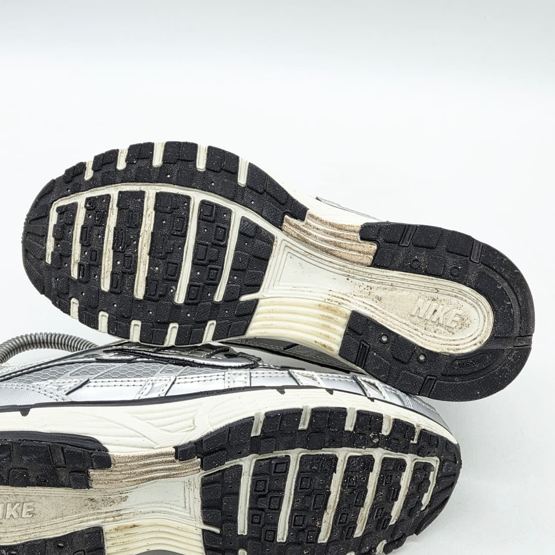  나이키 P-6000 메탈릭 실버 (230)  상품이미지3