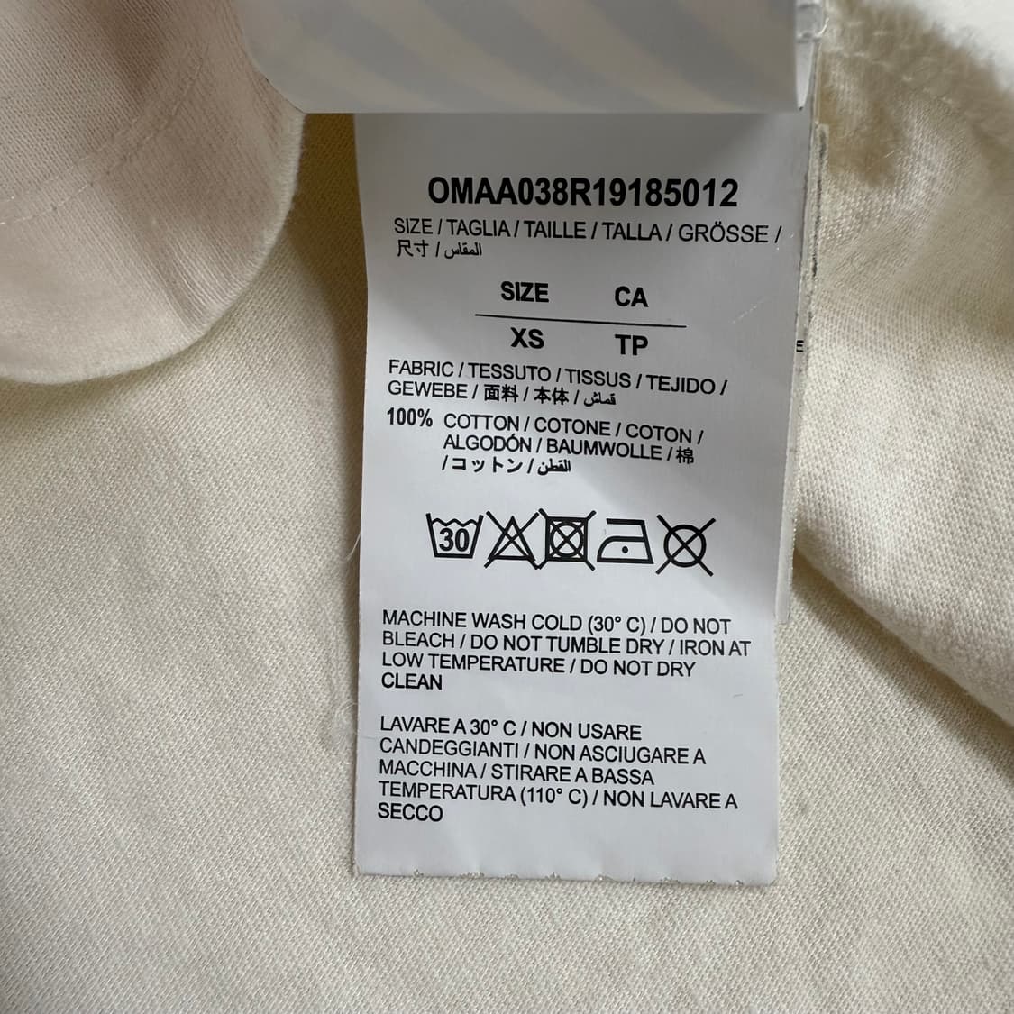 오프화이트 반팔 티셔츠 xs 상품이미지3