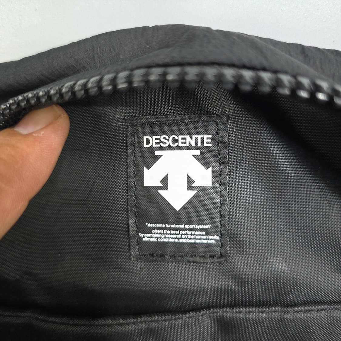 데상트 듀얼리스 메신저백 블랙 상품이미지9