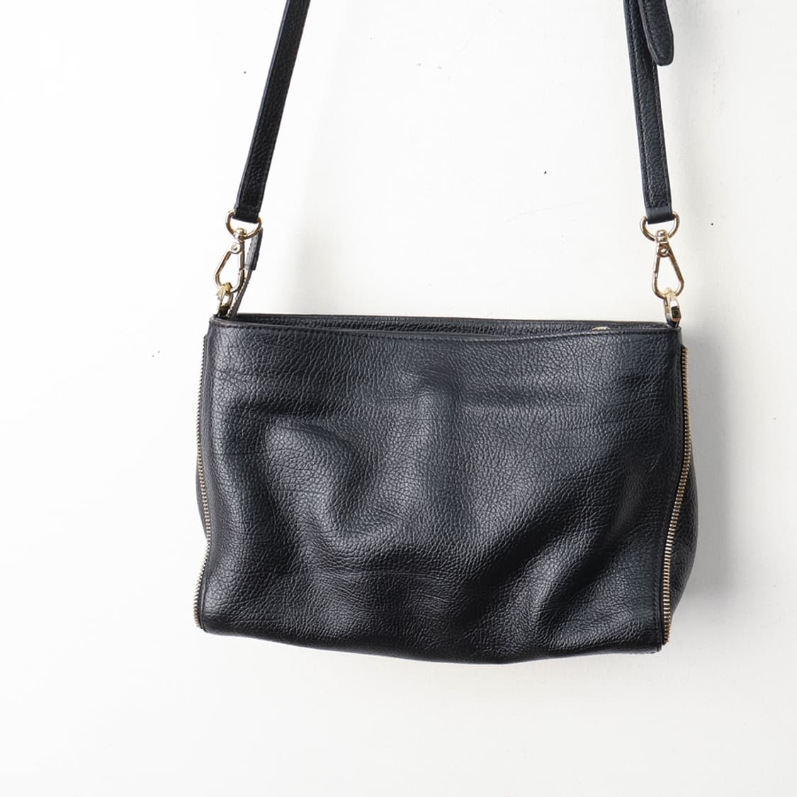 닥스 가죽 크로스백 상품이미지2