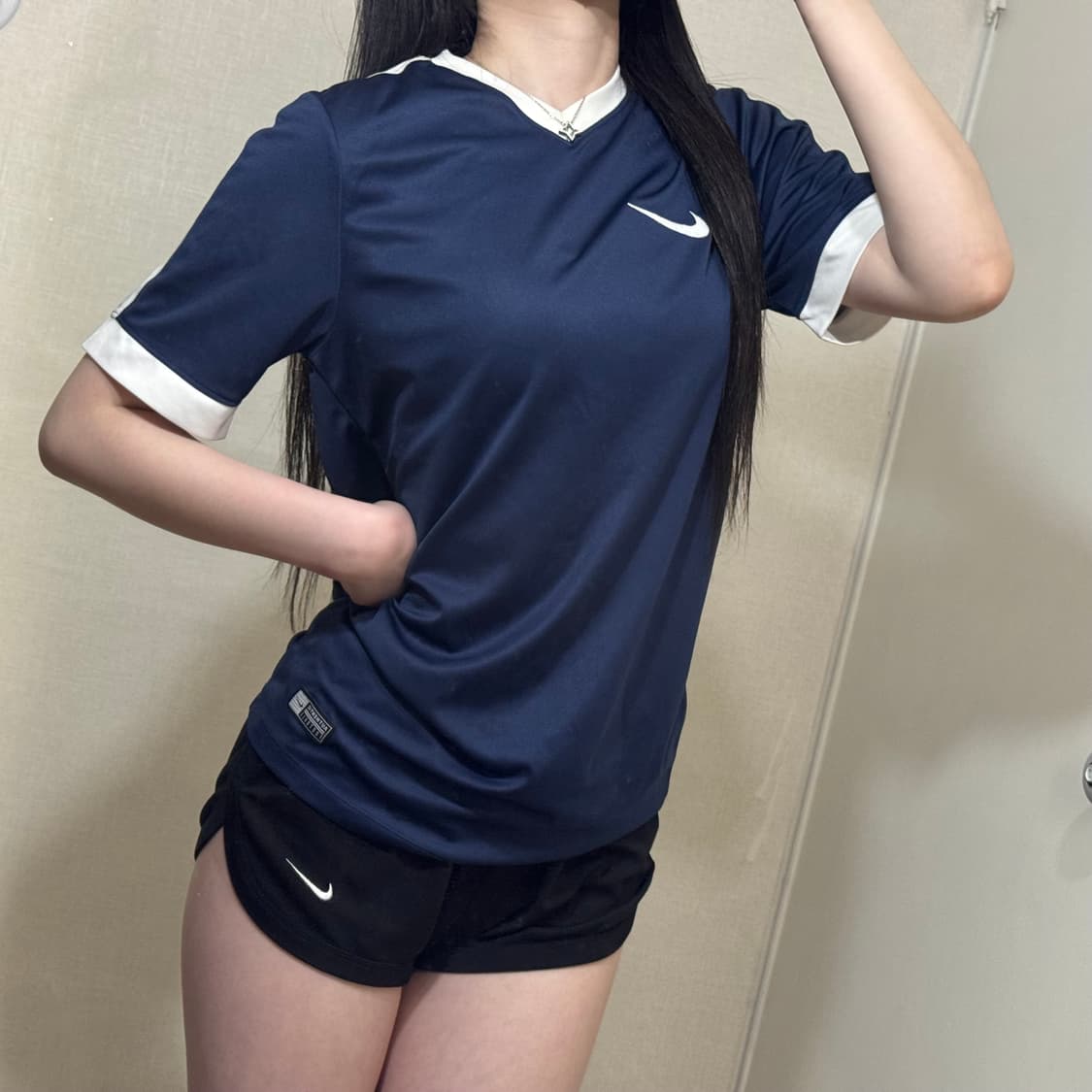 나이키 스우시로고 브이넥 배색 반팔티셔츠 🤍💙 상품이미지1