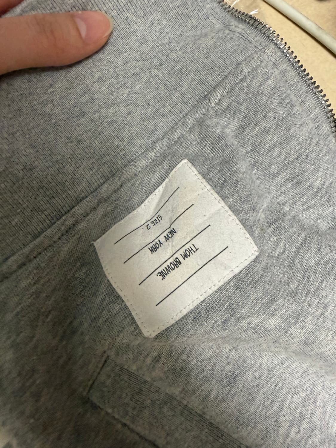 톰브라운 후드집업 상품이미지2