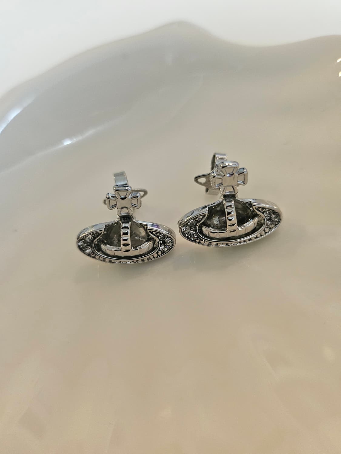 비비안웨스트우드 업사이클링 크리스탈 은장 귀걸이 상품이미지2