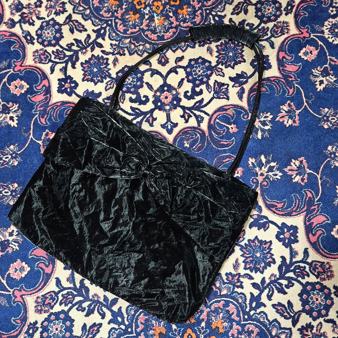 (미사용)콰니(KWANI) 24ss 리본 유광 토트 숄더백 상품이미지4