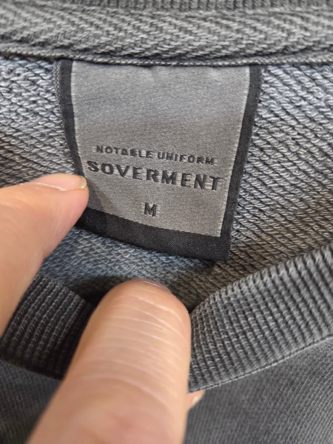 소버먼트 피그먼트 맨투맨 차콜 m 상품이미지3