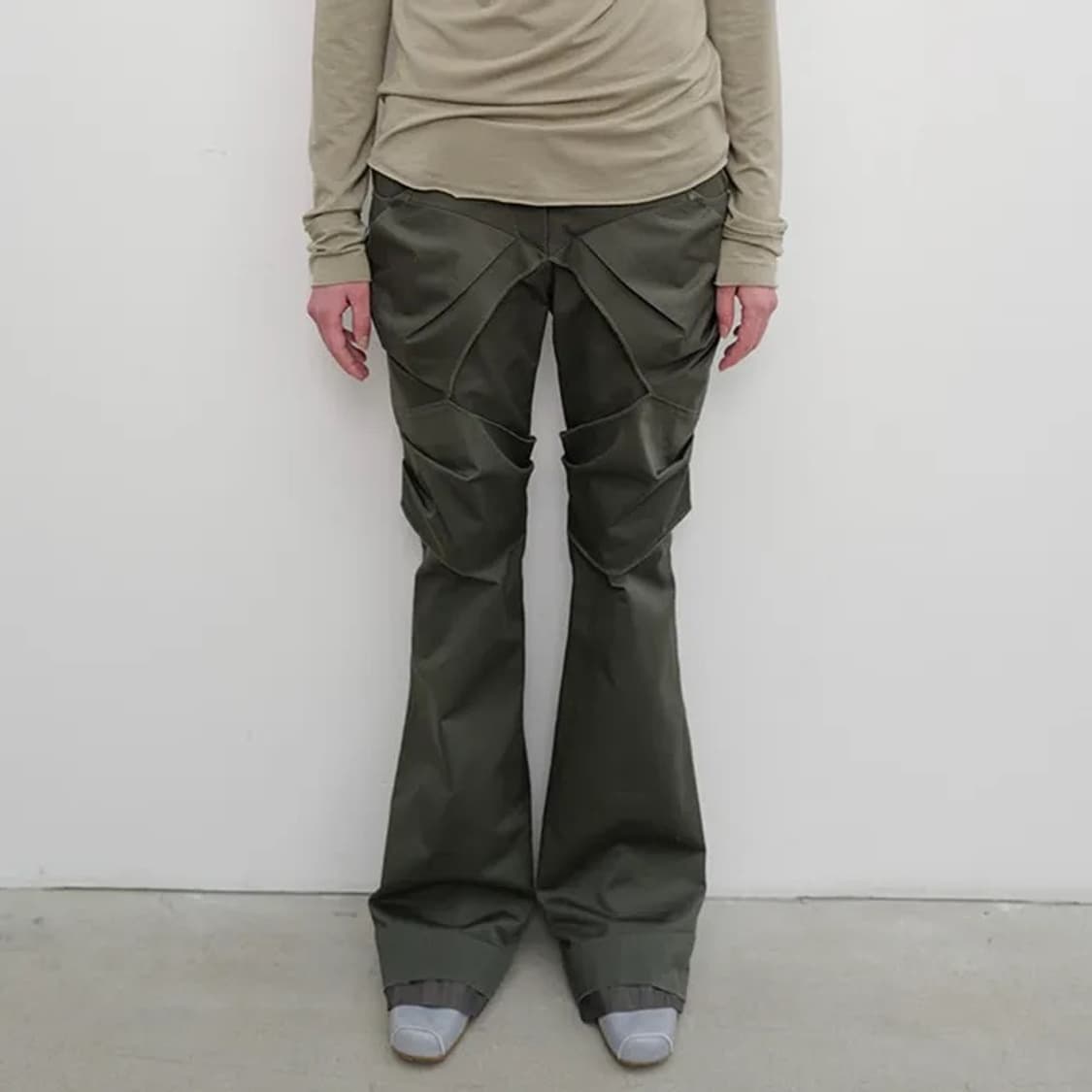 GATHERED BOOTCUT PANTS (KHAKI) 상품이미지1