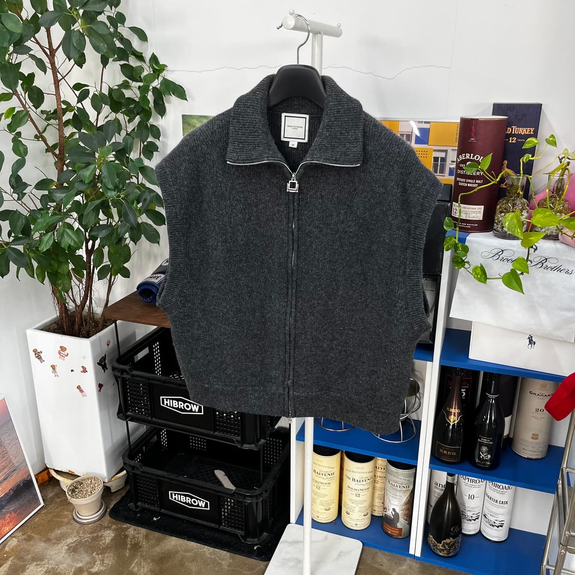 우영미 스퀘어로고 하이넥 베스트 집업 50 상품이미지1