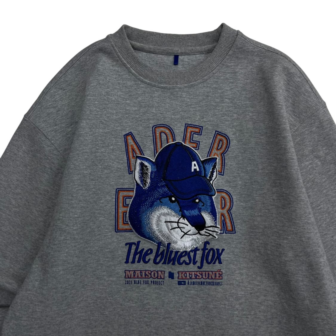 아더에러 x 메종키츠네 폭스 헤드 그레이 맨투맨 상품이미지4