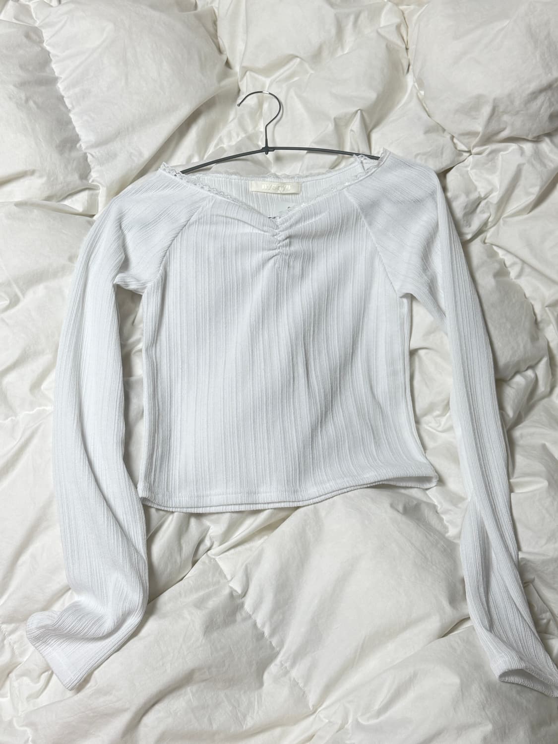 뉴뉴 하우스 성수 셔링 롱슬리브 새상품 상품이미지3