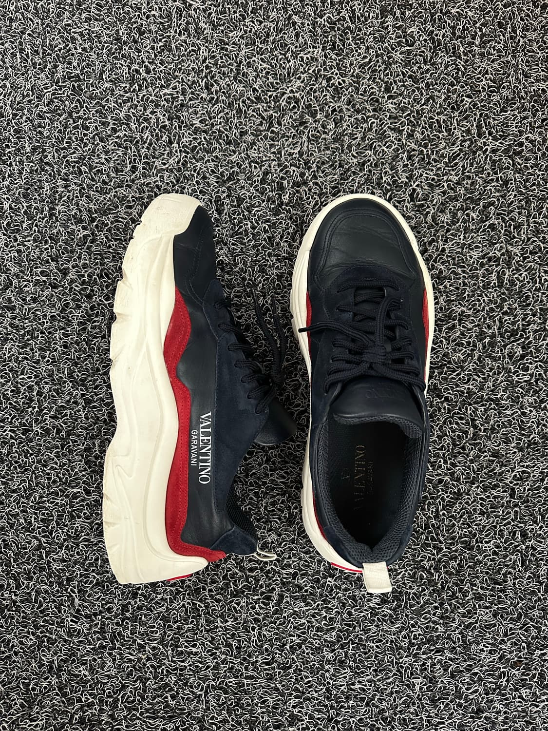 발렌티노 Garavani 네이비/레드 스니커즈 41 상품이미지4